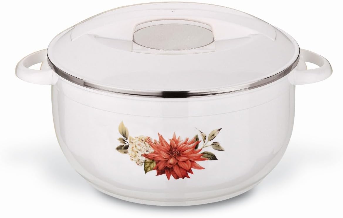 Close-up of Nova casserole lid with secure handle and heat-retaining seal